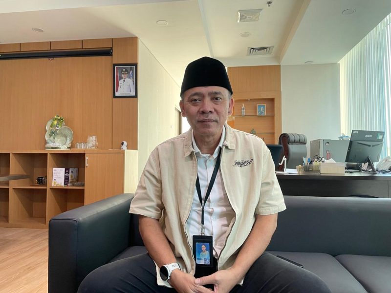 Kepala Bagian Umum Sekretariat Daerah Kota Tangerang Selatan, Herman Susilo, memberikan keterangan kepada pers, Dok (Totalbanten.com)