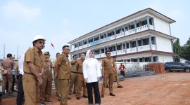 Gubernur Banten, Andra Soni, Tinjau lokasi proyek Sekolah di SMA 30 Kabupaten Tanggerang, Dok (Ist/Totalbanten.com)