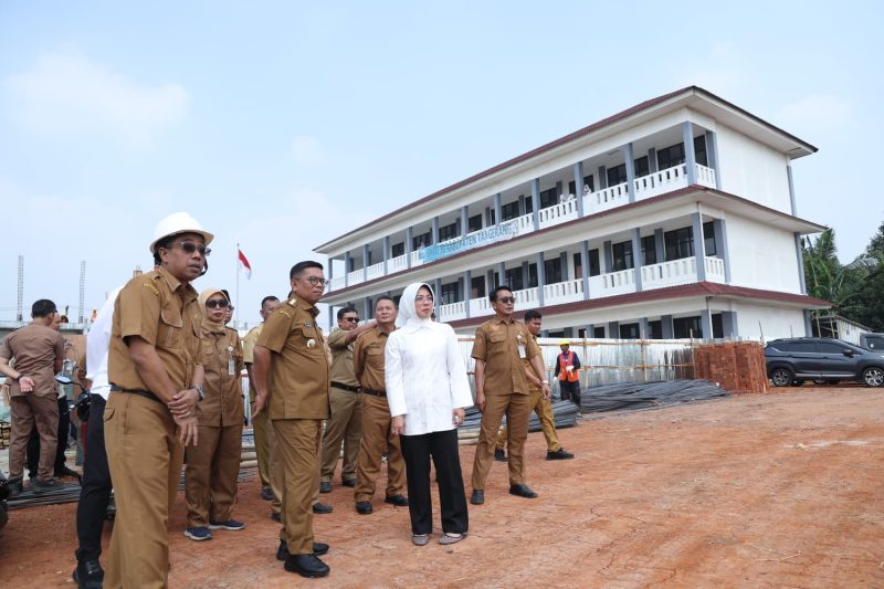 Gubernur Banten, Andra Soni, Tinjau lokasi proyek Sekolah di SMA 30 Kabupaten Tanggerang, Dok (Ist/Totalbanten.com)