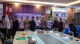 Komisi V DPRD Provinsi Banten bersama perwakilan masyarakat dan Dindikbud Provinsi Banten usai audiensi terkait aspirasi penambahan rombel di SMAN 9 Kota Serang, Dok :(Ist/Totalbanten.com)