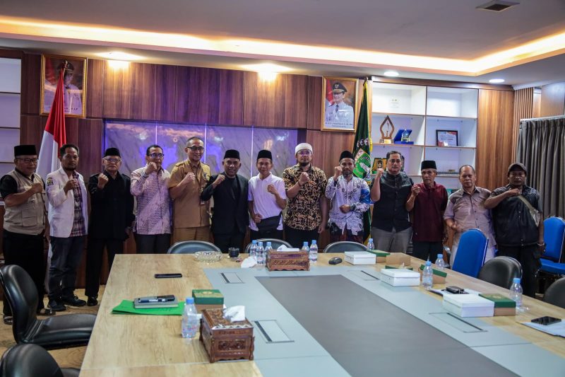 Komisi V DPRD Provinsi Banten bersama perwakilan masyarakat dan Dindikbud Provinsi Banten usai audiensi terkait aspirasi penambahan rombel di SMAN 9 Kota Serang, Dok :(Ist/Totalbanten.com)