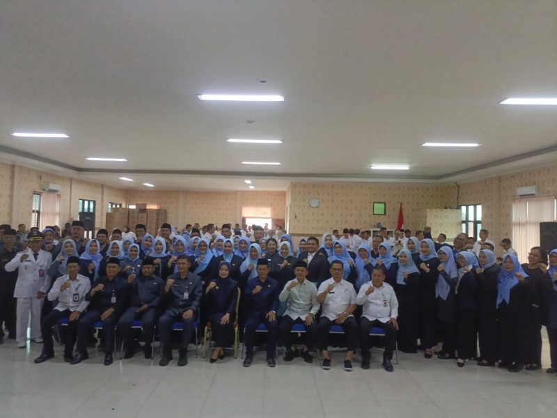 Bupati Serang foto bersama 57 Pejabat ASN Kabupaten Serang usai dilantik, Dok : (pung/Totalbanten.com)