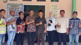 Anggota DPRD Pandeglang bersama Warga, Dok (Gun/Totalbanten.com)