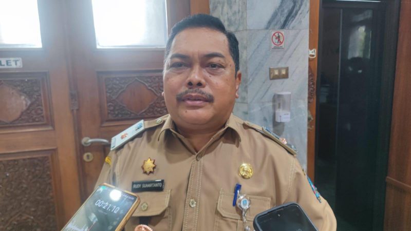 Kepala DPMD Kabupaten Serang, Rudi Suhartanto, memberikan keterangan kepada pers, Dok: (Pung/Totalbanten.com) 