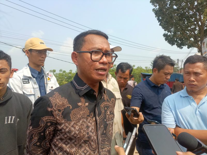 Anggota DPRD Kabupaten Serang, dari Praksi Partai Gerindra, Ahmad Muhibbin, memberikan keterangan kepada Pers, (pung/Totalbanten.com)