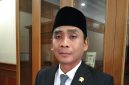 Anggota Komisi II DPRD Kabupaten Pandeglang, Habibi Arafat, memberikan kerterangan kepada pers, Dok: (gun/Totalbanten.com)
