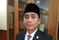 Anggota Komisi II DPRD Kabupaten Pandeglang, Habibi Arafat, memberikan kerterangan kepada pers, Dok: (gun/Totalbanten.com)