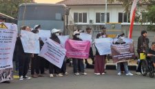 Masyarakat Tanggerang Aksi Unjuk Rasa di Polres Metro Tanggerang Kota, Dok: (Ist/Totalbanten.com)