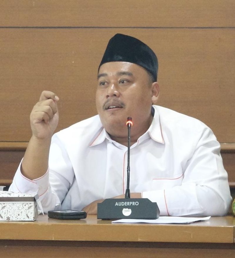 Ketua Fraksi PKS DPRD Pandeglang, Dede Sumantri saat audiensi dengan Front persaudaraan islam, Dok (Gun/Totalbanten.com)
