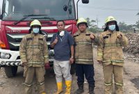 Anggota Komisi IV DPRD Banten, Syarifudin Salwani saat menginjak TPA Jatiwaringin, Kabupaten Tangerang. (Dok)