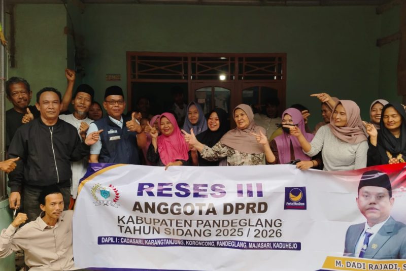 Wakil Ketua DPRD Pandeglang, Dadi Rajadi saat reses menyindir anggota DPRD lain. (Dok)