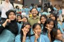 Ketua Komisi IV DPRD Banten, Ananda Trian Salichan saat berfoto bersama anak-anak pada peringatan hari anak 2026. (Dok)