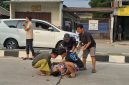 Warga Evakuasi Korban Laka Lantas di Cipocok Kaya Kota Serang, Dok (Dir/Totalbanten.com)
