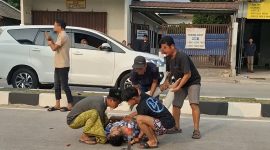 Warga Evakuasi Korban Laka Lantas di Cipocok Kaya Kota Serang, Dok (Dir/Totalbanten.com)