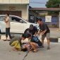 Warga Evakuasi Korban Laka Lantas di Cipocok Kaya Kota Serang, Dok (Dir/Totalbanten.com)