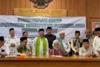 Abah Abuya Muhtadi Cidahu bersama masyarakat mendeklarasikan penolakan terhadap LGBT di Kabupaten Pandeglang, Dok (Gun/Totalbanten.com)