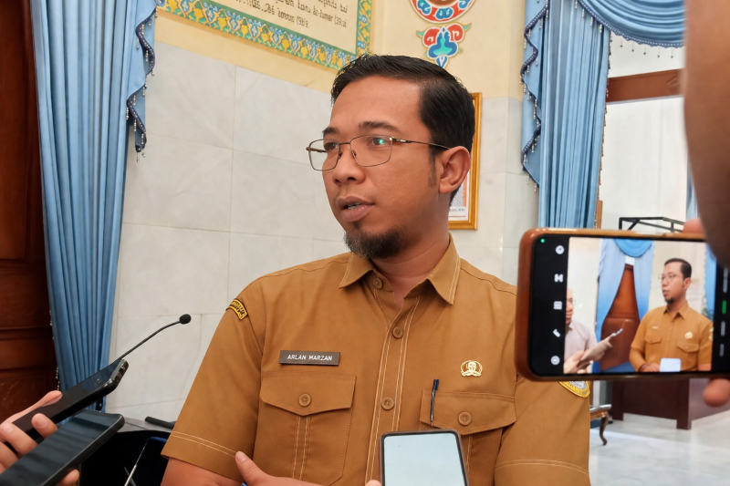 Kepala DPUPR Banten, Arlan Marzan saat memberikan keterangan pers. (Dok)