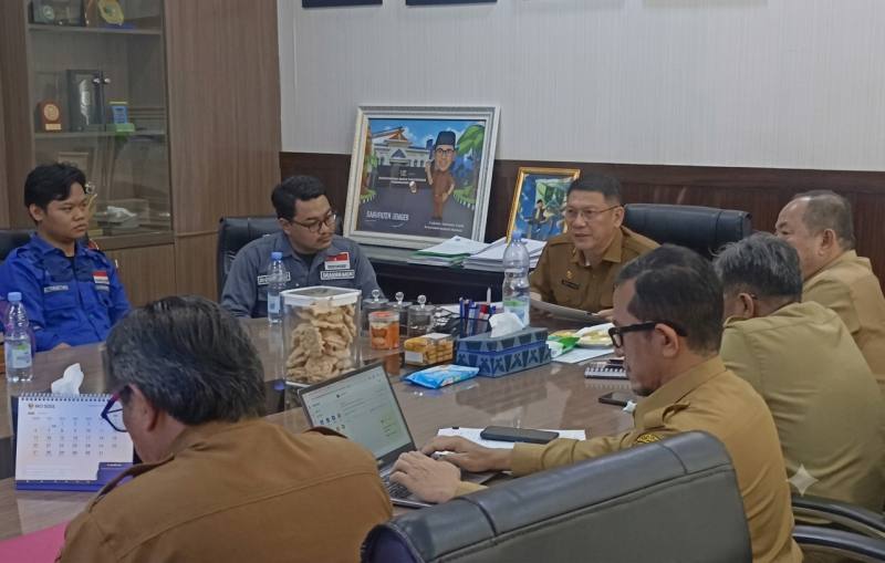 BEMNus Banten saat audiensi dengan Pemerintah Provinsi Banten terkait belanja tenaga ahli yang menjadi sorotan publik. (Total Banten)