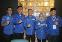 Nabil Jayabaya (Tengah) saat Berfoto Bersama dengan Ketua DPRD Demokrat Banten. (Dok)