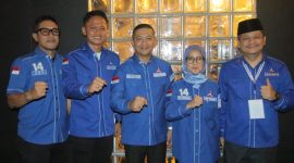 Nabil Jayabaya (Tengah) saat Berfoto Bersama dengan Ketua DPRD Demokrat Banten. (Dok)