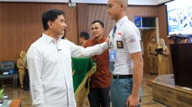 Wakil Gubernur Banten, Achmad Dimyati Natakusumah, Bersana Salah satu Anggota Paskibraka 2026, Dok (Totalbanten.com)
