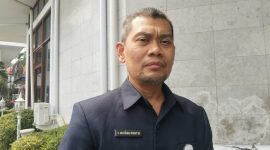 Kepala Dinas Pekerjaan Umum dan Penataan Ruang (DPUPR) Kabupaten Serang, Mochamad Roni Natadipraja, memberikan keterangan kepada pers, Dok (Pung/Totalbanten.com)