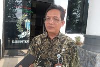 Kepala Dindikpora Pandeglang saat memberikan keterangan pers. (Dok)