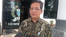 Kepala Dindikpora Pandeglang saat memberikan keterangan pers. (Dok)