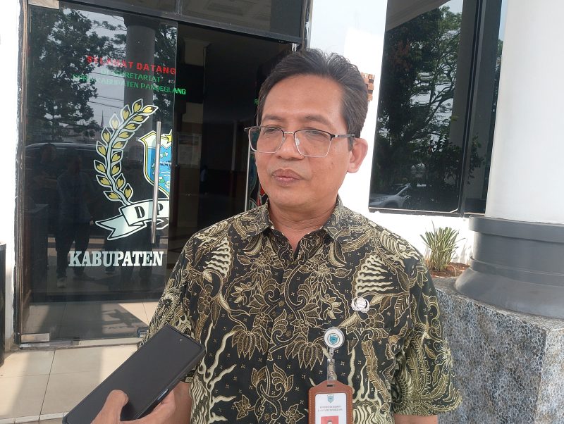 Kepala Dindikpora Pandeglang saat memberikan keterangan pers. (Dok)