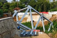 Kerangka proyek Jembatan Desa Mekarsari, Kecamatan Carenang, Kabupaten Serang, yang menggunakan anggaran APBD Provinsi Banten 2026, Senilai 10,88 Miliar kini roboh saat proses pemasangan, Dok (Ist/Totalbanten.com)