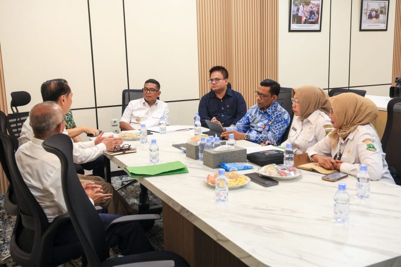 Gubernur Banten bersama Investor  Membagas Tol Serang-Panimbang menuju KEK Tanjung Lesung dan mendorong investasi pariwisata di Banten, Dok (Ist/Totalbanten.com)