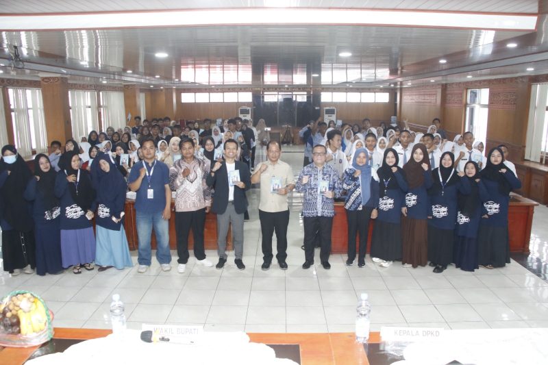 CEO Rumah Prestasi Mujang Kurnia, Gaungkan Smarak Literasi  Pelajar Kabupaten Serang (totalbanten). 