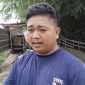 Pelaksana proyek daru Cv Kopi pait, Deni Memberikan keterangan Kepada pers, Dok (Totalbanten.com)