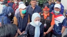 Bupati Kabupaten Serang, Ratu Rachmatuzzakiah, Saat Kunjungi Lokasi Erupsi Gunung Krakatau di Kabupaten Serang (Pung;totalbanten). 