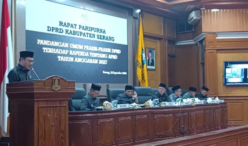 Azmy Maulidy Sampaikan Pandangan Fraksi Partai PDIP Perjuangan (Pung/totalbanten). 