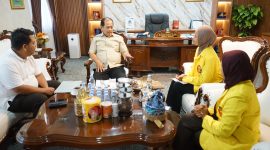 Wakil Bupati Serang Najib Hamas Bersama Mahasiswa UI Bahas pemberdayaan warga Desa Tegalmaja, Kabupaten Serang, melalui program Panglimaja. Dok (Totalbanten.com)