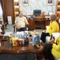 Wakil Bupati Serang Najib Hamas Bersama Mahasiswa UI Bahas pemberdayaan warga Desa Tegalmaja, Kabupaten Serang, melalui program Panglimaja. Dok (Totalbanten.com)