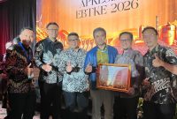 Dinas Energi dan Sumber Daya Mineral (ESDM) Provinsi Banten  Raih Juara 2 Kategori Penghematan Energi di Gedung Pemerintah (totalbanten.com). 