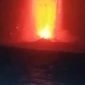 Aktivitas erupsi Gunung Anak Krakatau di Selat Sunda terlihat memancarkan cahaya pijar pada Sabtu (5/9/2026). Sebaran abu vulkanik dilaporkan mencapai sejumlah wilayah Banten, termasuk pesisir Kabupaten Serang dan Pandeglang. Dok (Eks/Totalbanten.com)
