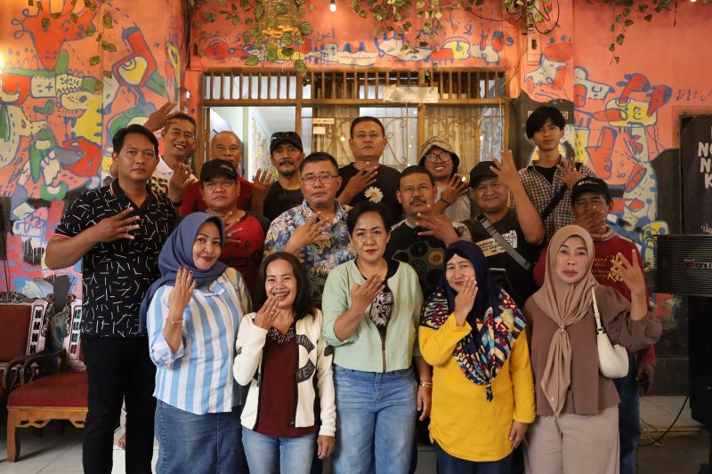 Komite Penyelamat SMPN 4 Kota Serang saat melakukan konsolidasi dan menyatakan penolakan terhadap wacana relokasi sekolah untuk dijadikan lahan parkir, Dok (Ist/Totalbanten.com)