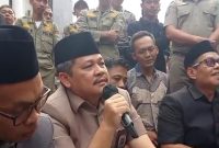 Wakil Ketua DPRD Pandeglang, Fuhaira Amin meminta masyarakat tetap waspada paparan Abu Vulkanik.
