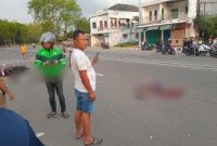 kecelakaan lalu lintas yang melibatkan sepeda motor Honda Beat dan truk box di depan KP3B, Kota Serang, Pengendara sepeda motor meninggal dunia di lokasi kejadian, Dok: (warga/Totalbanten.com) 