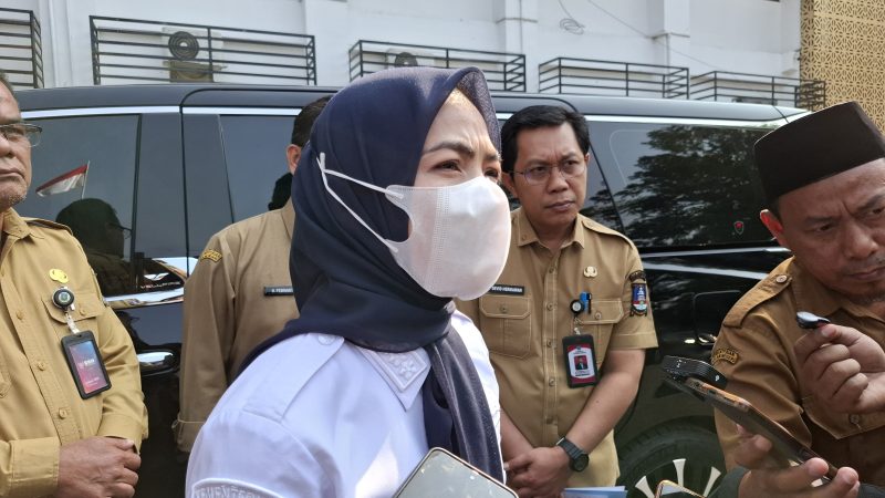 Bupati Serang Ratu Rachmatuzzakiah Usai Rapat Audiensi di Pemerintahan Kota Serang ( Pung:totalbanten). 