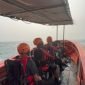 Tim SAR gabungan melakukan pencarian terhadap rombongan jurnalis dan awak speedboat yang hilang kontak saat meliput aktivitas erupsi Gunung Anak Krakatau di perairan Selat Sunda, Banten. Dok : (Ist/ Totalbanten.com)