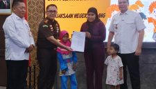 Kejaksaan Negeri Serang mencabut dan mengalihkan hak perwalian anak korban kejahatan kepada wali pengganti. (Dir/Totalbanten.com