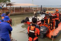 Tim SAR gabungan melakukan penyisiran mencari jurnalis yang hilang kontak di perairan Selat Sunda. Dok (Dir/Totalbanten.com).
