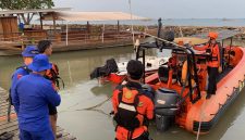 Tim SAR gabungan melakukan penyisiran mencari jurnalis yang hilang kontak di perairan Selat Sunda. Dok (Dir/Totalbanten.com).