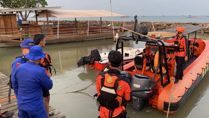 Tim SAR gabungan melakukan penyisiran mencari jurnalis yang hilang kontak di perairan Selat Sunda. Dok (Dir/Totalbanten.com).