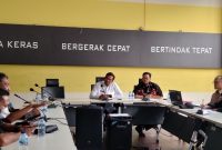 Kepala DPUPR Banten Arlan Marzan saat menerima audiensi perwakilan Gerakan Semboyan Mahasiswa Bela Keadilan (Sembilan) bersama Aliansi Masyarakat Peduli Pembangunan (AMPP), Dok (Totalbanten.com).