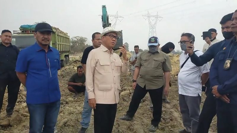 Yandri Susanto Mentri PDT Segel Tambang Diduga Ilegal di Kecamatan Keragilan(totalbanten). 